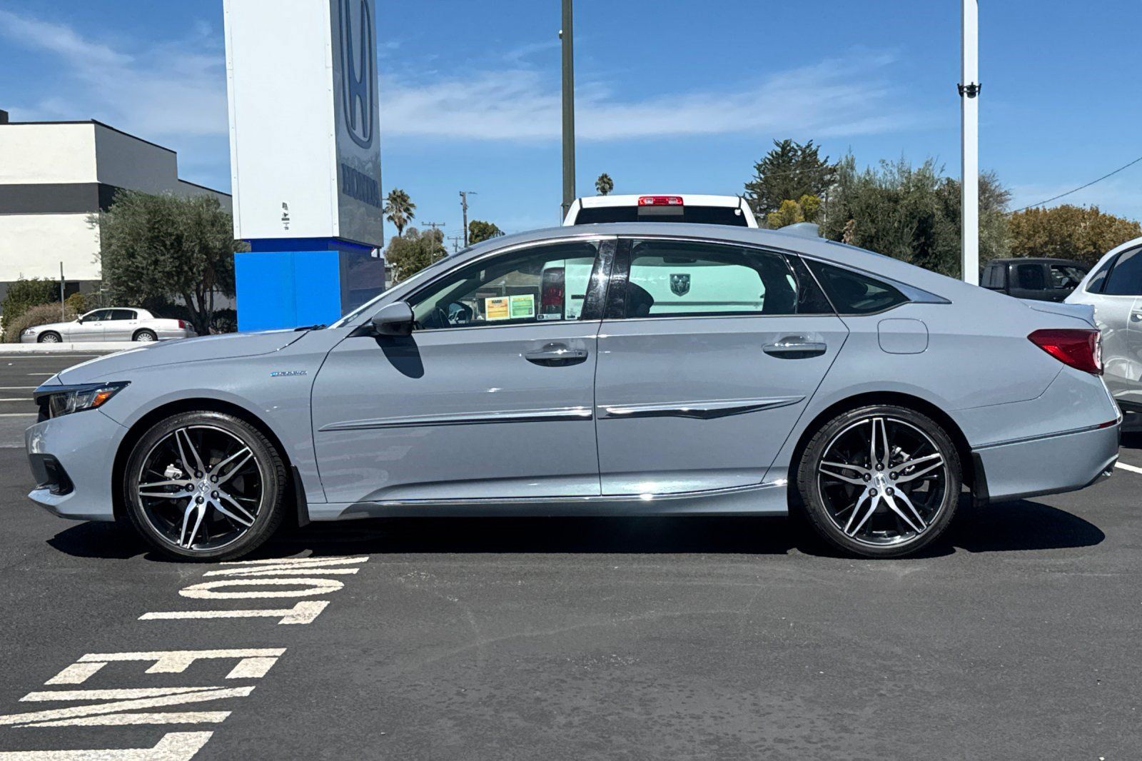 Used 2021 Honda Accord Touring image 2