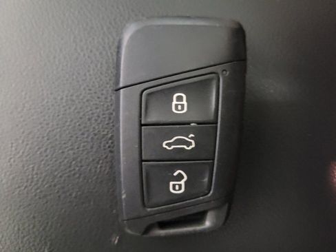 Used 2019 Volkswagen Jetta SE FWD image 32