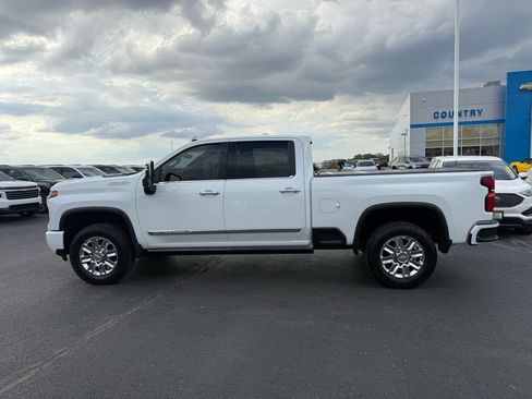 Used 2024 Chevrolet Silverado 2500 High Country w/ High Country Premium Package image 3