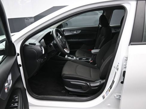 Used 2022 Kia Forte LXS FWD image 9
