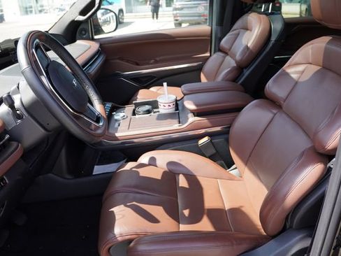 Used 2025 Lincoln Navigator Reserve AWD/4WD image 6
