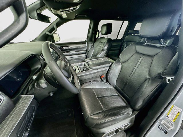 Used 2024 Jeep Wagoneer L Series II w/ Flexible Seating Group RWD image 12