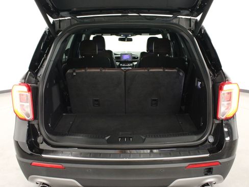 Used 2022 Ford Explorer Platinum RWD image 13