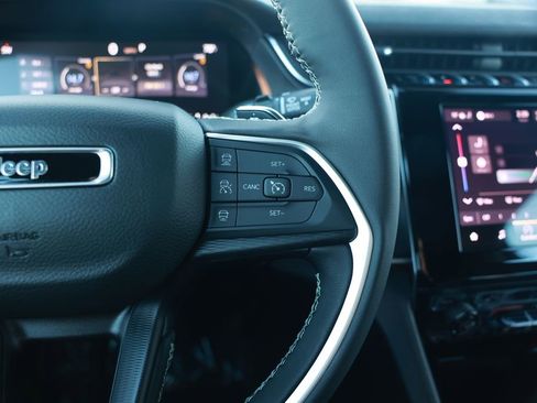 New 2025 Jeep Grand Cherokee Altitude image 18