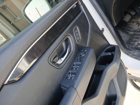 Used 2023 Honda Pilot Elite image 11