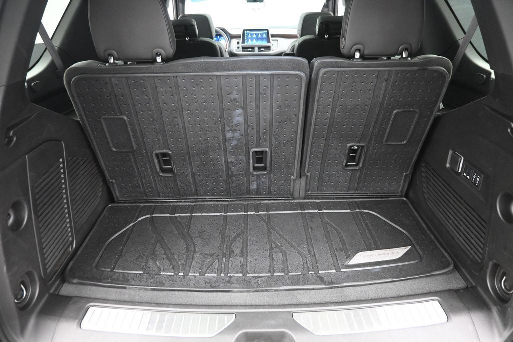 Used 2024 Chevrolet Tahoe High Country AWD/4WD image 11