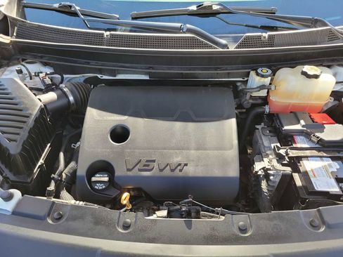 Used 2021 Chevrolet Traverse LT image 9