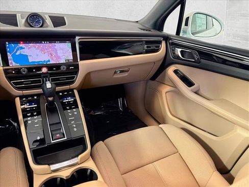 Certified 2026 Porsche Macan AWD/4WD image 21