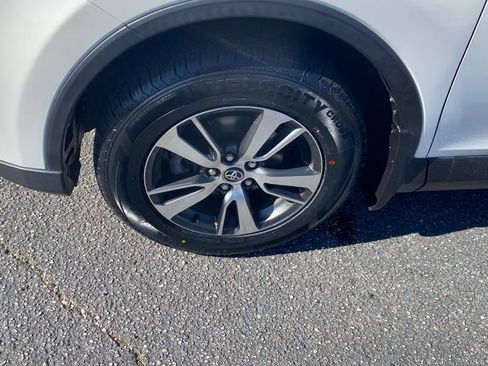 Used 2018 Toyota RAV4 XLE image 20