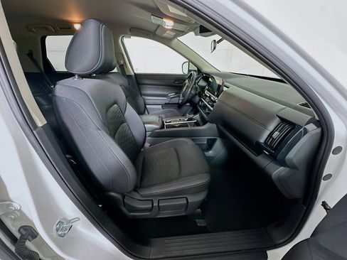 Used 2025 Nissan Pathfinder SV image 33
