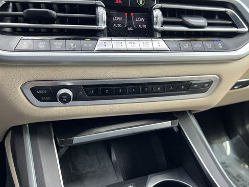 Used 2022 BMW X7 xDrive40i w/ Premium Package AWD/4WD image 15