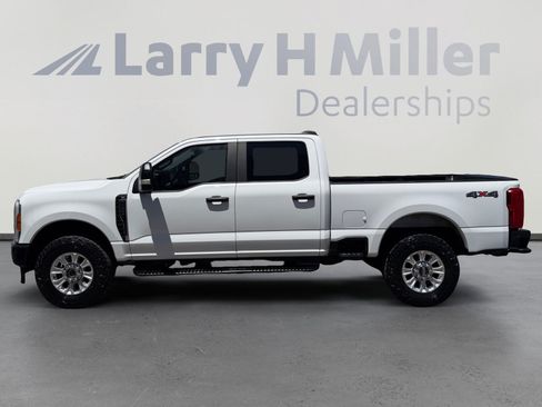 Used 2023 Ford F250 XL AWD/4WD image 2