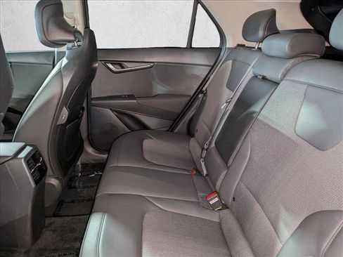 Used 2023 Kia Niro EX image 19