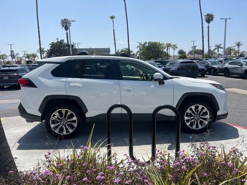 Used 2019 Toyota RAV4 XLE Premium w/ All Weather Liner Package FWD image 6