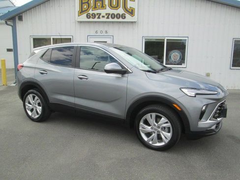 Used 2025 Buick Encore GX Preferred AWD/4WD image 1
