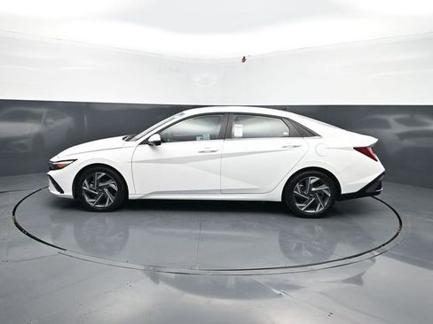 Used 2024 Hyundai Elantra Limited FWD image 4