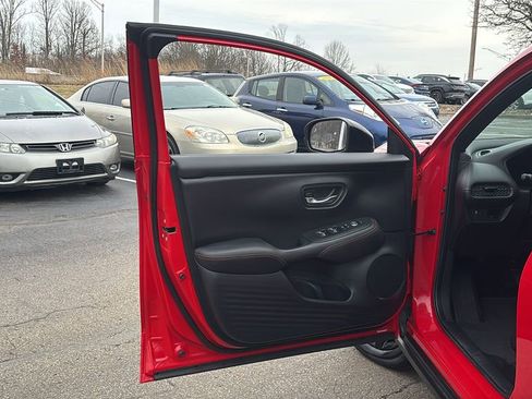 Used 2025 Honda HR-V Sport image 11