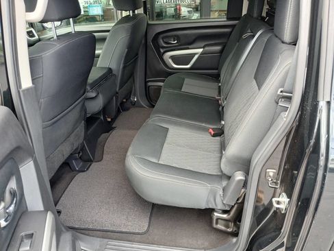 Used 2019 Nissan Titan SV image 7