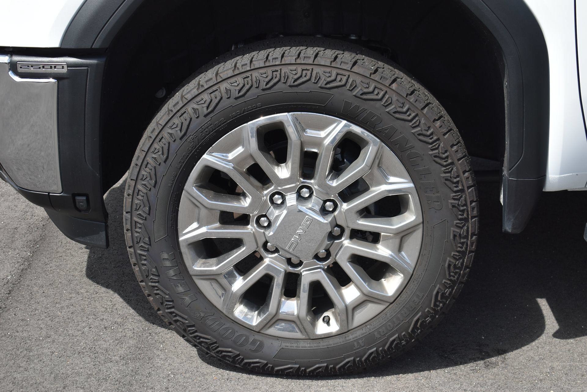 Used 2026 GMC Sierra 2500 Denali w/ Technology Package AWD/4WD image 9