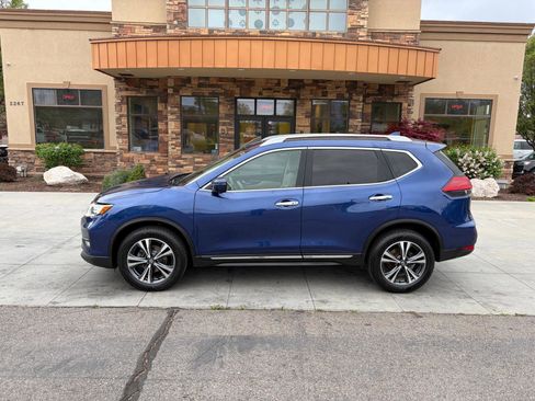 Used 2017 Nissan Rogue SL w/ SL Premium Package image 2