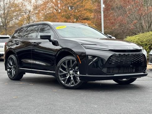 Used 2025 Toyota Crown Signia Limited image 2