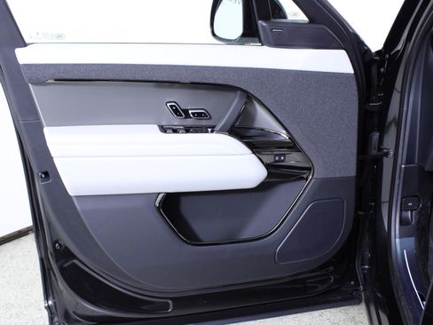 New 2026 Land Rover Range Rover Sport SE image 15