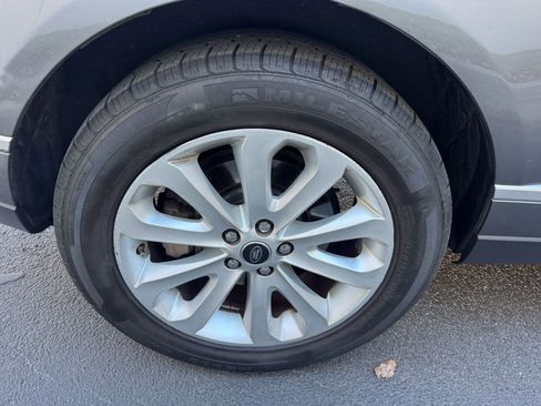 Used 2014 Land Rover Range Rover HSE image 38