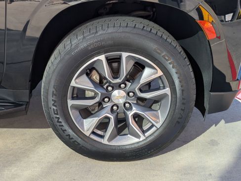 Used 2024 Chevrolet Suburban LT image 12