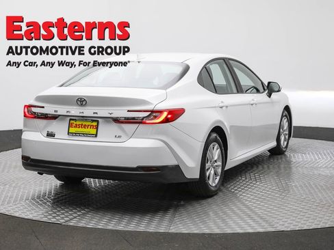 Used 2025 Toyota Camry LE image 5