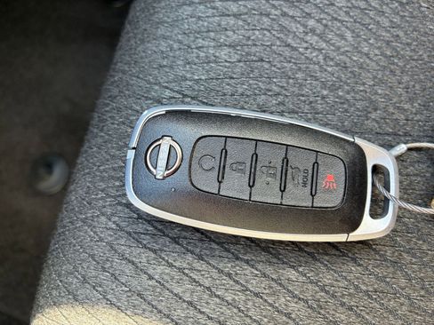 Used 2025 Nissan Rogue SV image 27