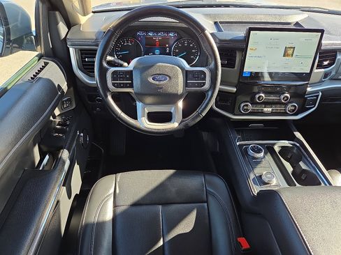 Used 2024 Ford Expedition XLT image 13