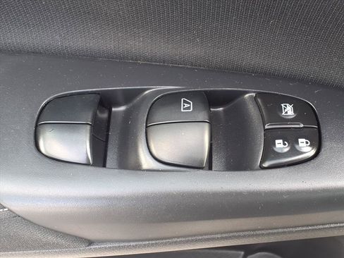 Used 2015 Nissan Sentra S image 16