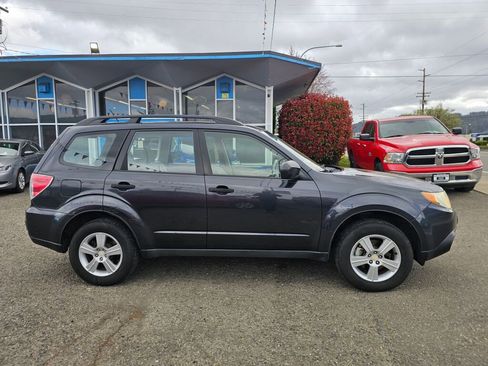 Used 2011 Subaru Forester 2.5X w/ Alloy Wheel Value Pkg image 8