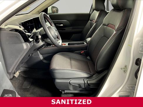 Used 2025 Nissan Kicks SR FWD image 19