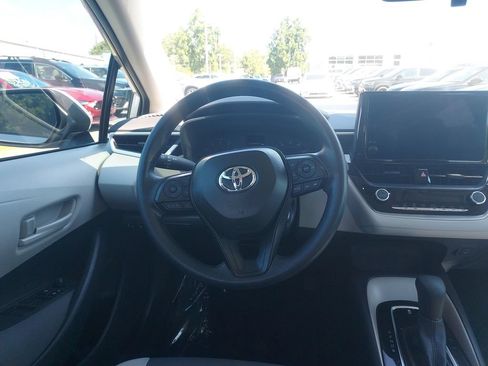 Used 2025 Toyota Corolla LE FWD image 10