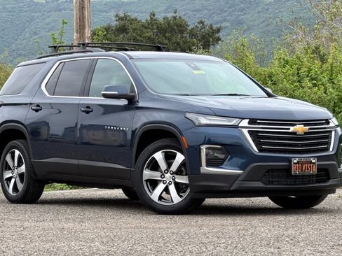Certified 2023 Chevrolet Traverse LT w/ LT Premium Package image 2