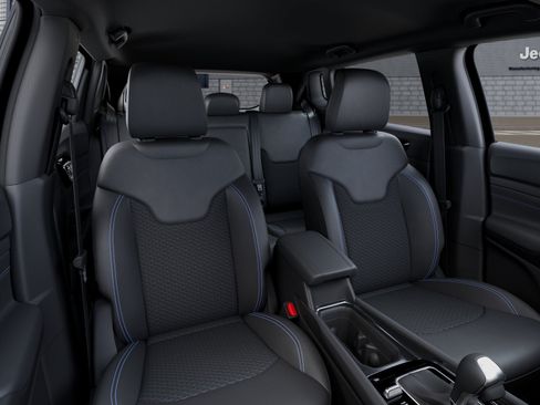New 2026 Jeep Compass Latitude AWD/4WD image 18