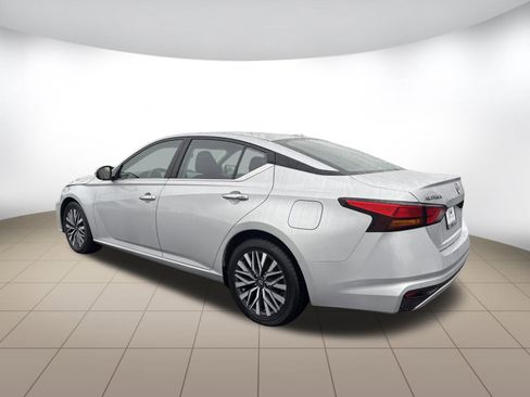 Used 2023 Nissan Altima 2.5 SV image 5