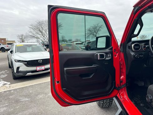 Used 2018 Jeep Wrangler Unlimited Sport S AWD/4WD image 11