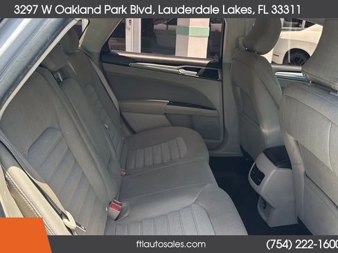 Used 2019 Ford Fusion SE FWD image 30