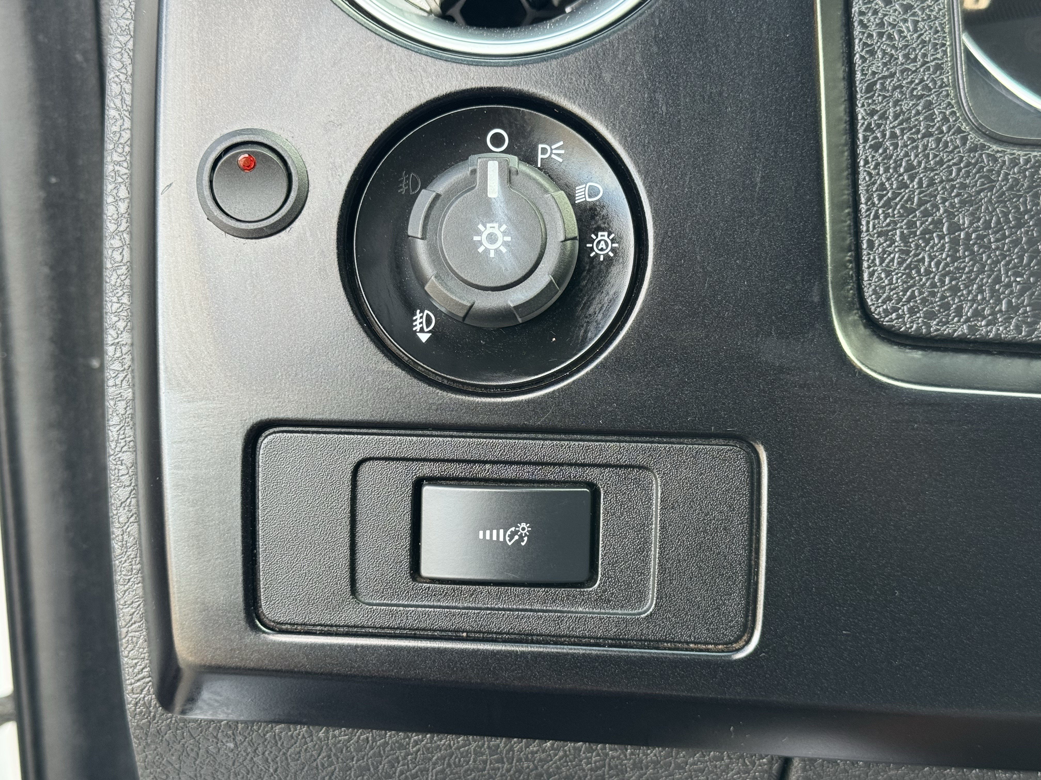 Used 2014 Ford F150 FX4 w/ Equipment Group 402A Luxury AWD/4WD image 14
