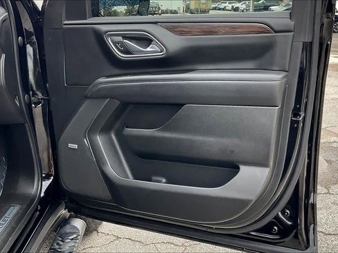 Used 2022 Chevrolet Suburban Z71 w/ Luxury Package image 22