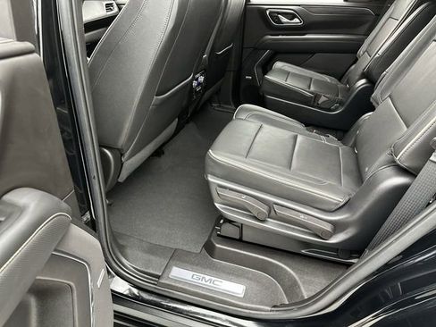 Used 2022 GMC Yukon SLT w/ SLT Luxury Package image 24