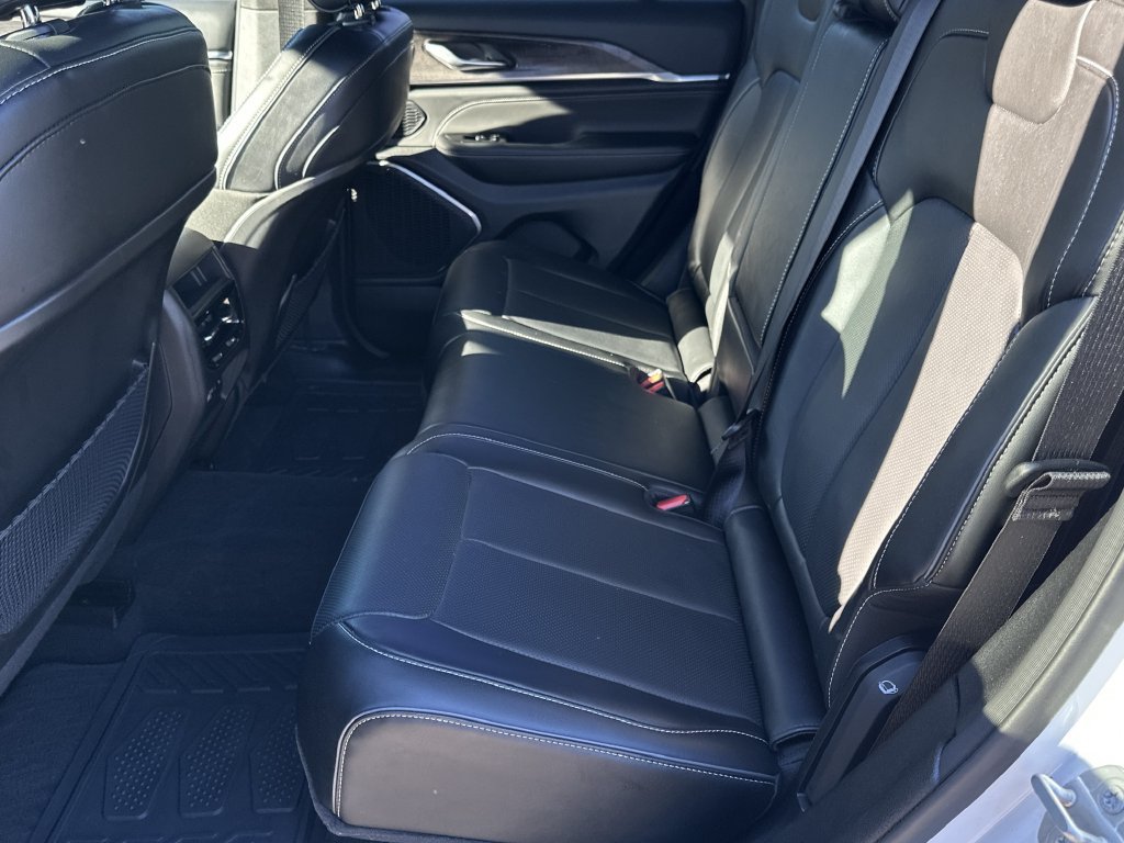 Certified 2023 Jeep Grand Cherokee Overland AWD/4WD image 15