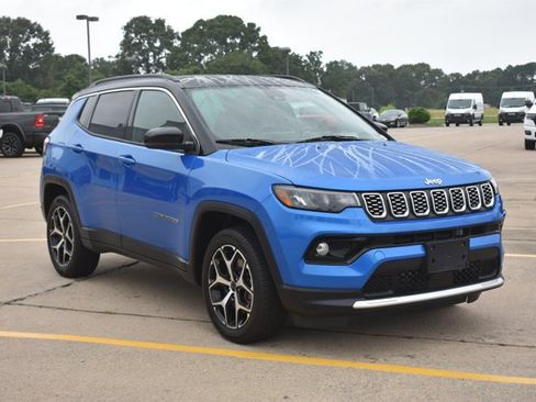 Used 2025 Jeep Compass Limited AWD/4WD image 3