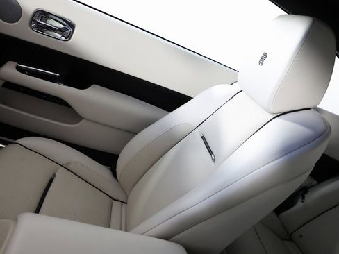 Used 2016 Rolls-Royce Wraith image 39