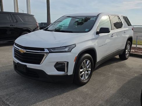 Used 2023 Chevrolet Traverse LS AWD/4WD image 2