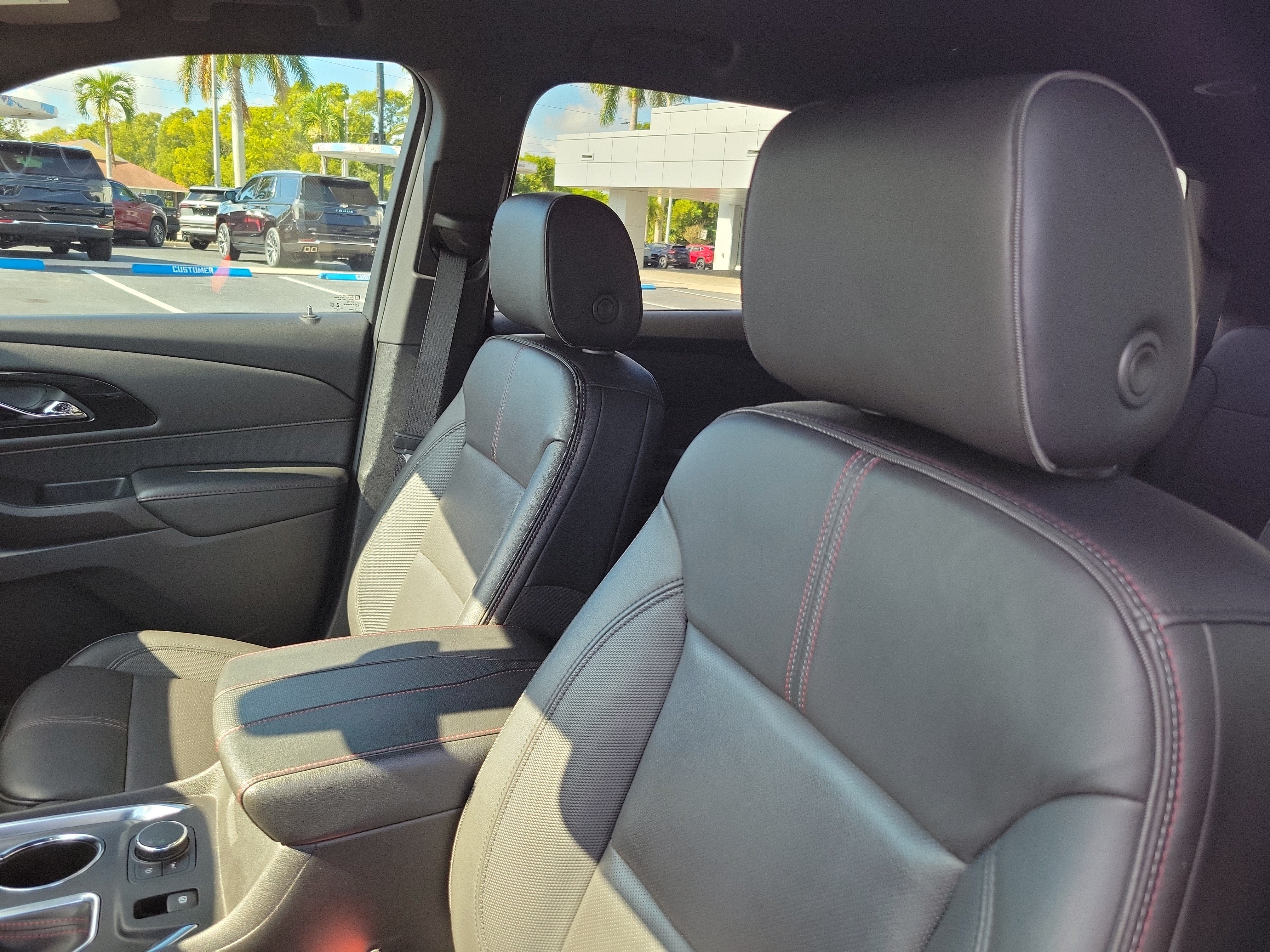 Used 2023 Chevrolet Traverse RS FWD image 16
