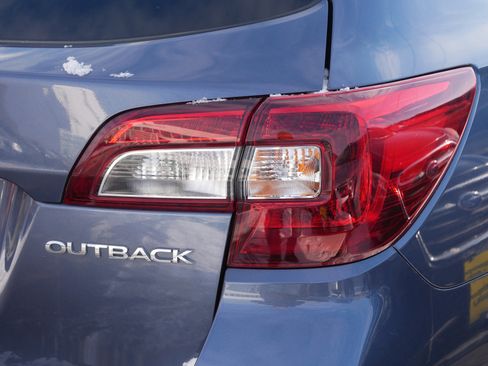 Used 2018 Subaru Outback 2.5i Limited image 17