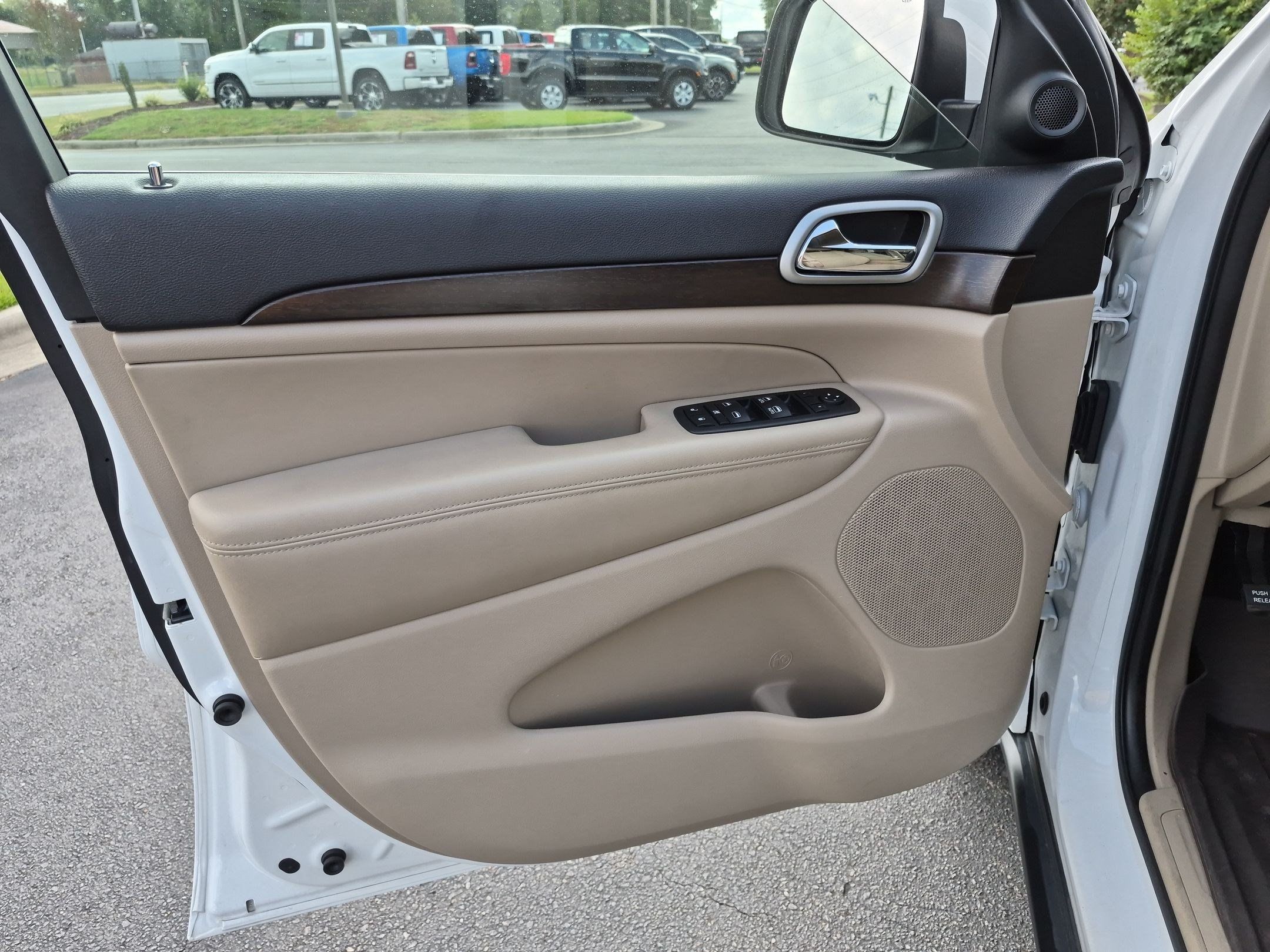 Used 2018 Jeep Grand Cherokee Laredo RWD image 10